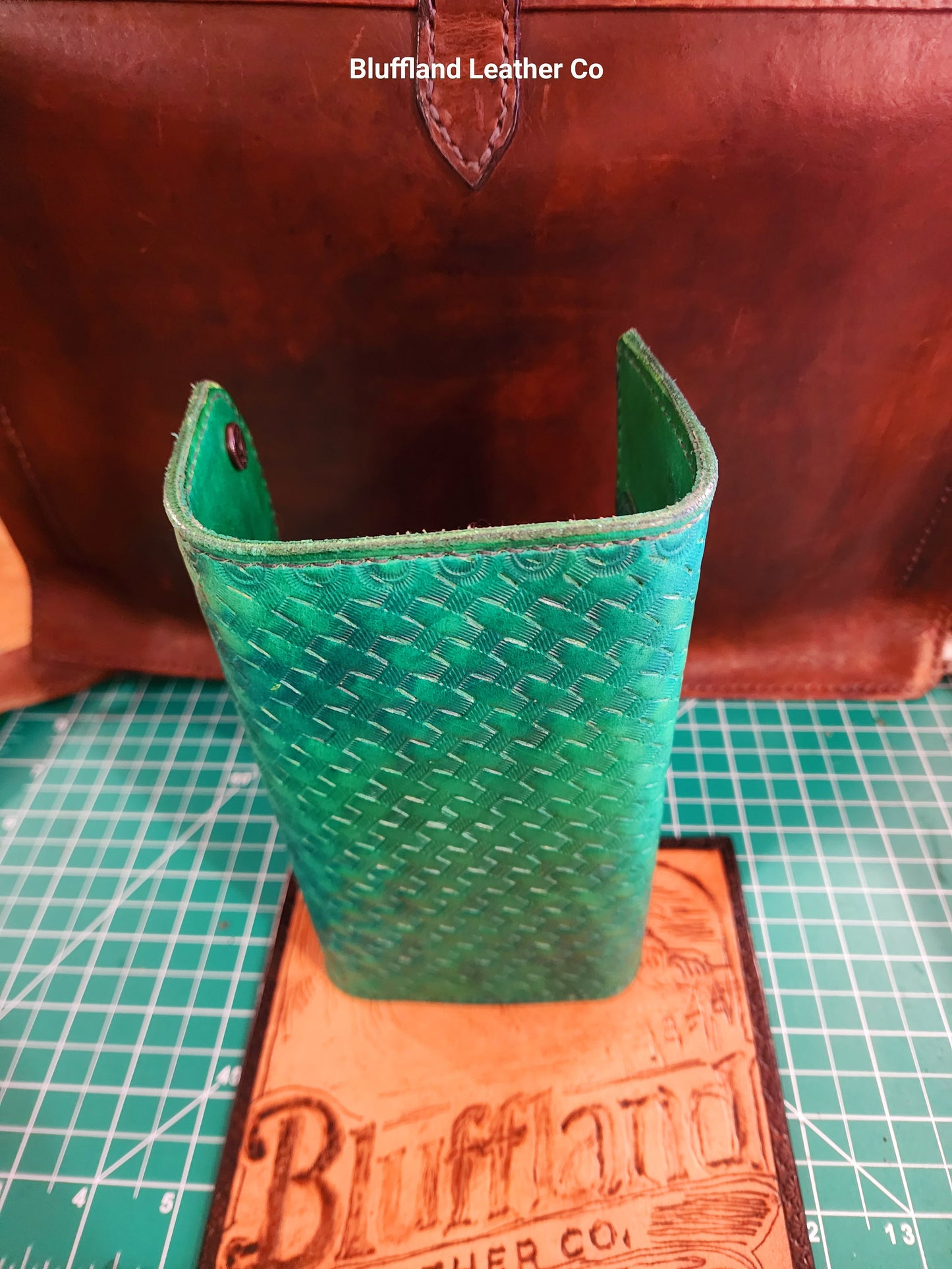 Handcrafted Long Green Leather Wallet – Full-Grain Leather with Timeless Design